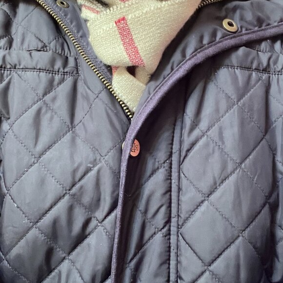 Elegant Burberry Check 100% Cashmere Scarf – Timeless Style - Picture 2 of 13